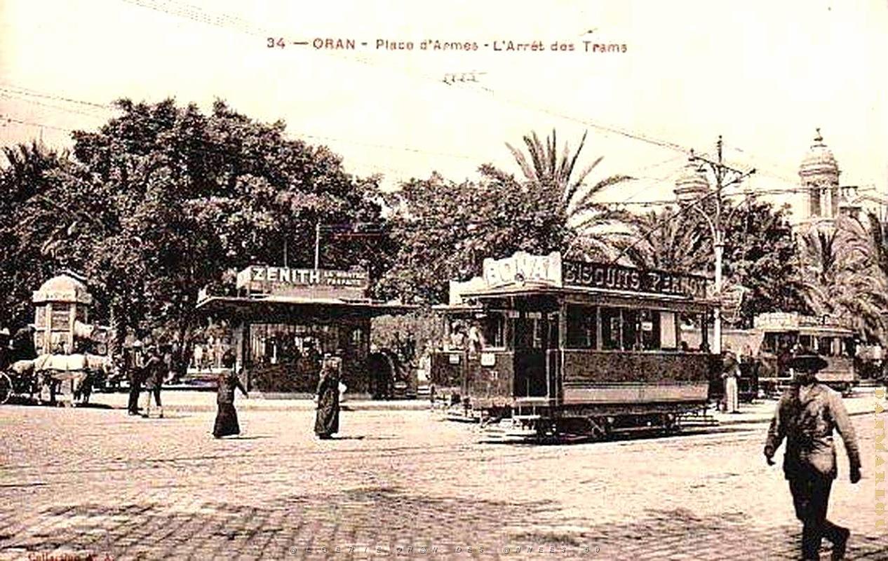 PA c- 059- Place d'Armes- trams et autobus_2.jpg